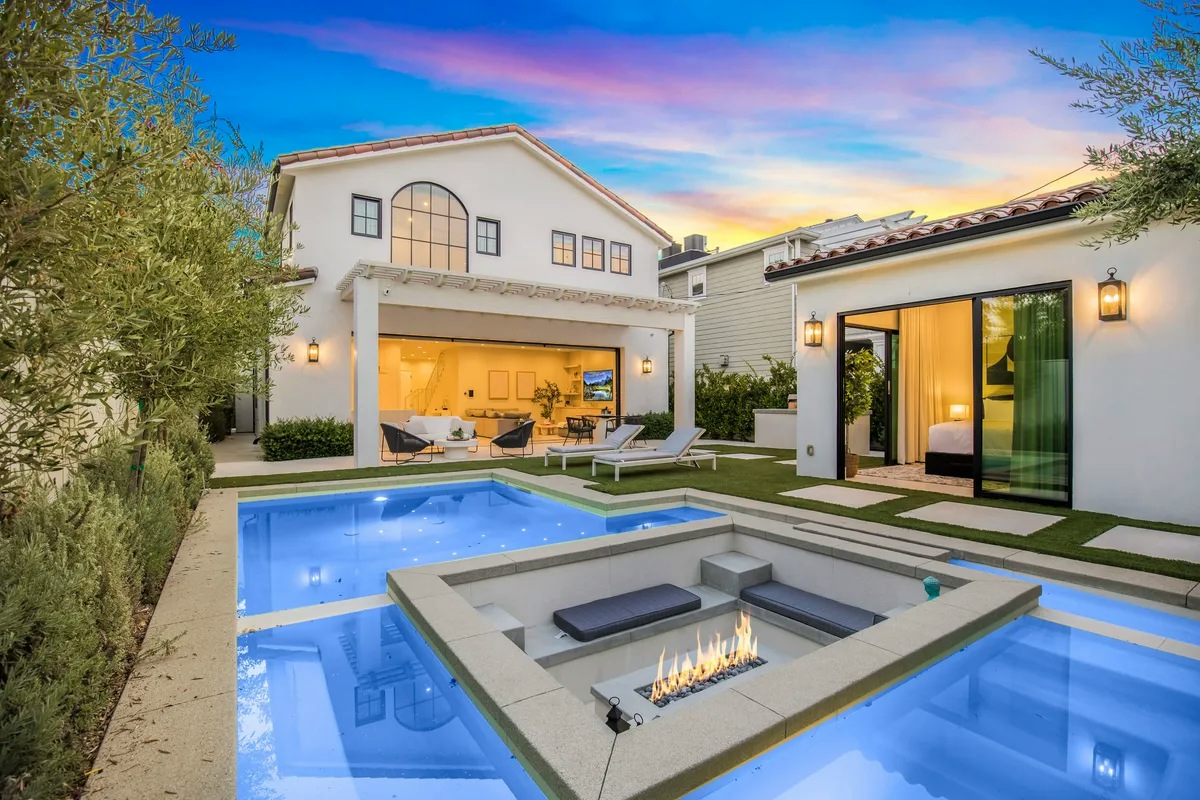 Discover more of North Hollywood