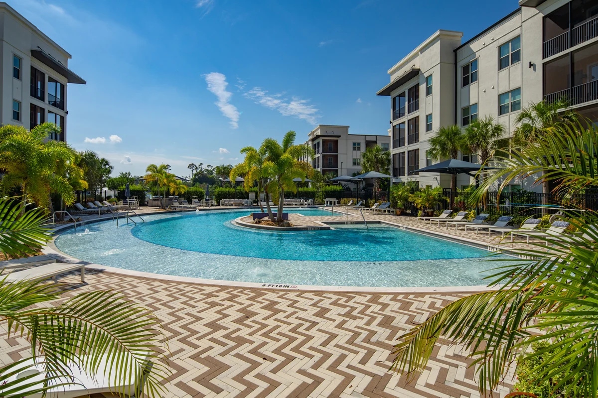 Welcome to your large group retreat in Naples