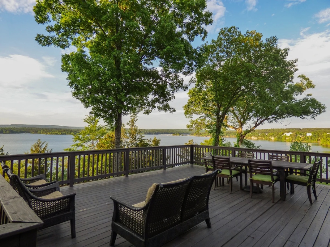 Welcome to the lakeside at Arkansas