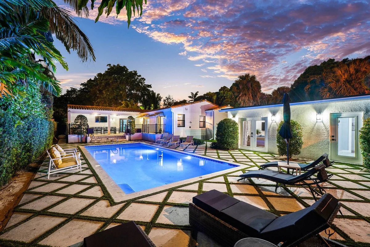 Discover more large groups activities in West Palm Beach