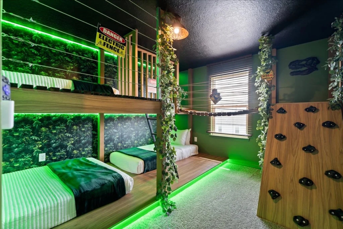Welcome to private poolside luxury in Clermont