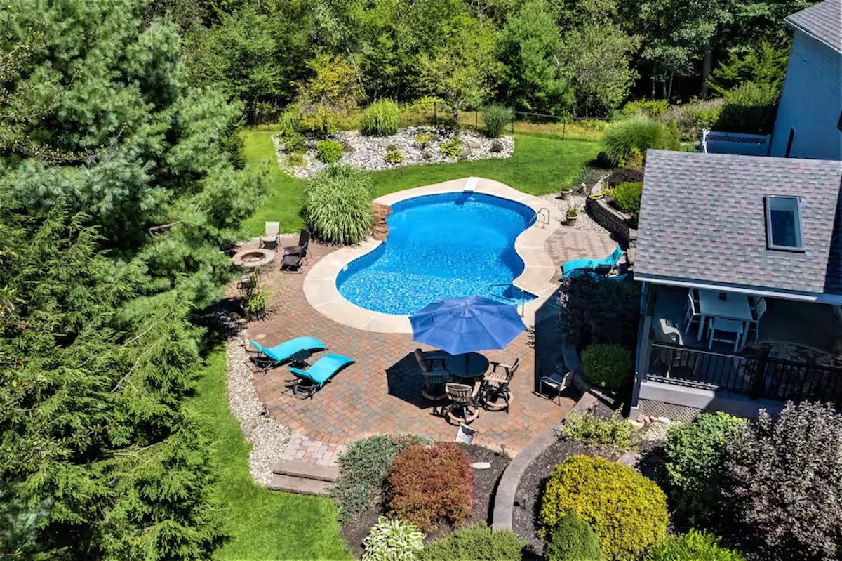 Welcome to relaxing hot tub escapes in Long Pond