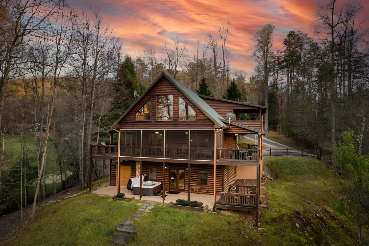 Welcome to pet-friendly Blue Ridge
