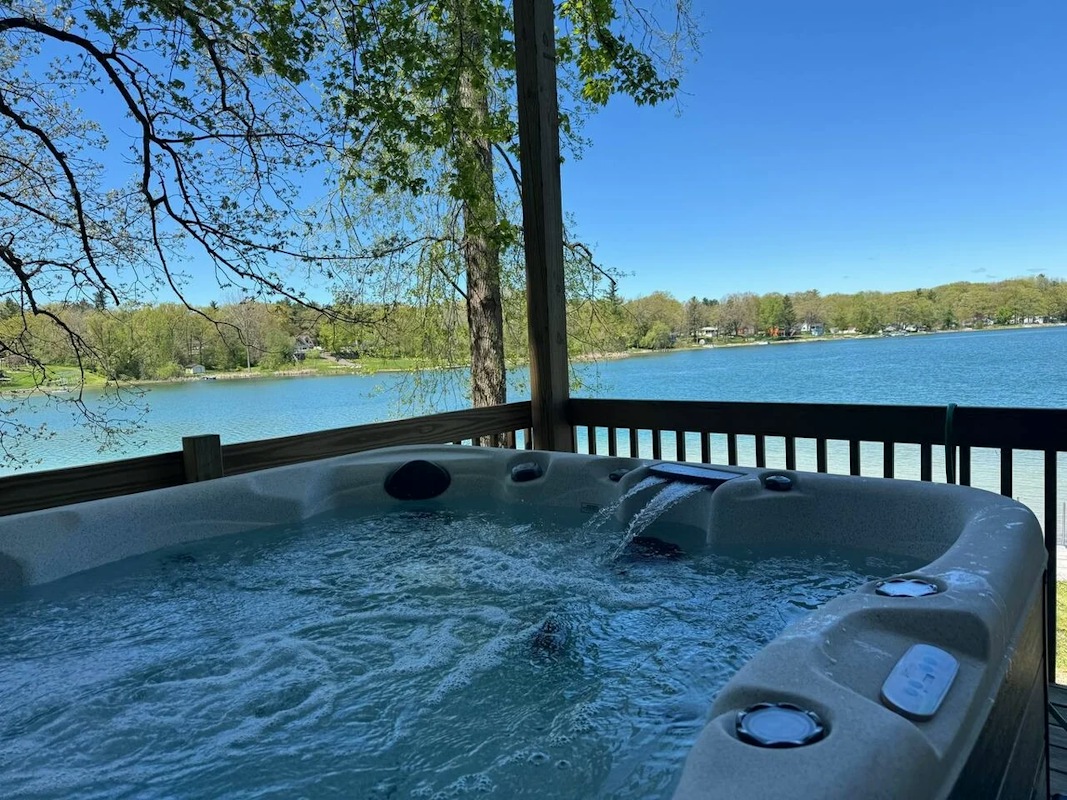 Welcome to relaxing hot tub escapes in Greenville