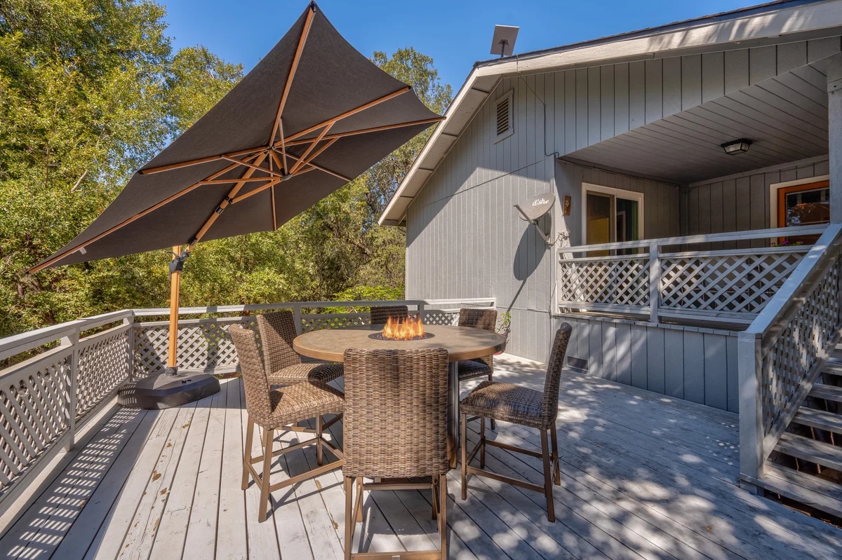 Welcome to relaxing hot tub escapes in Oakhurst