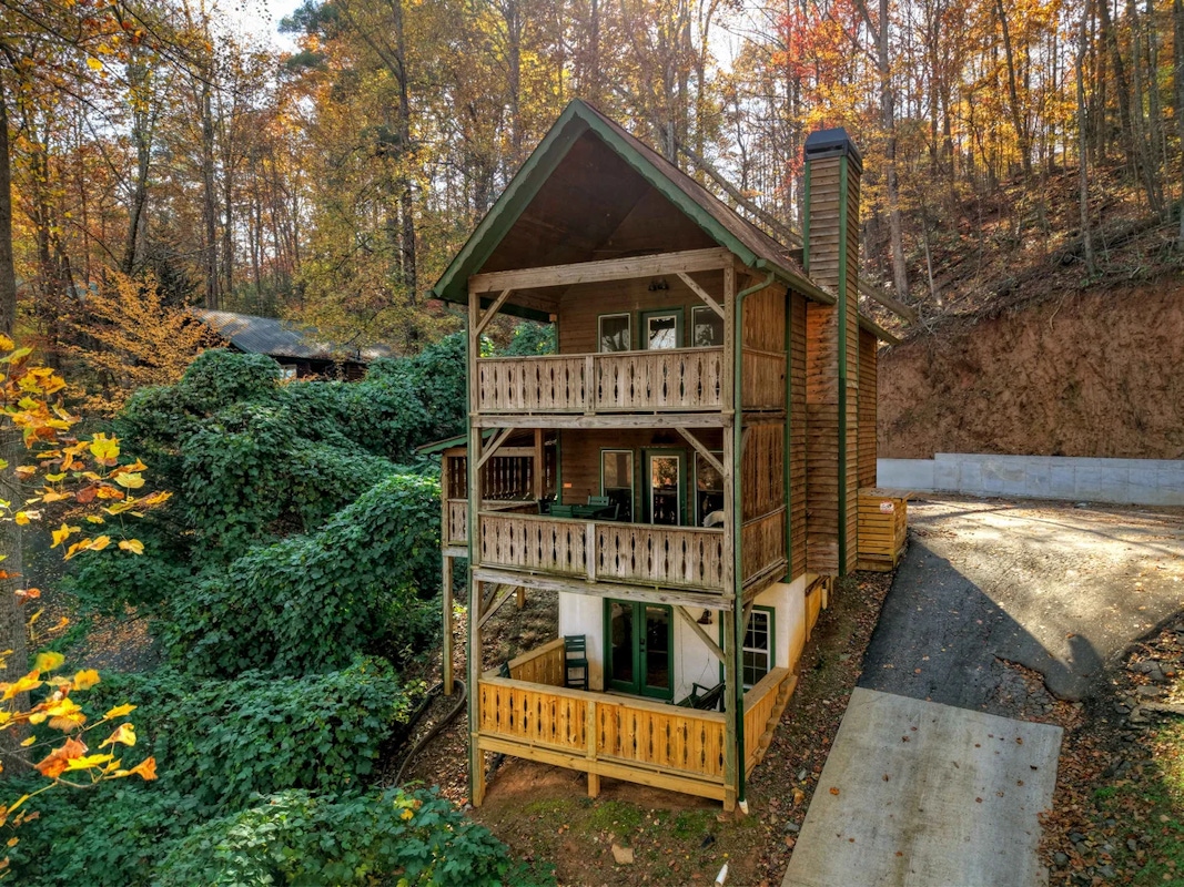 Welcome to relaxing hot tub escapes in Helen