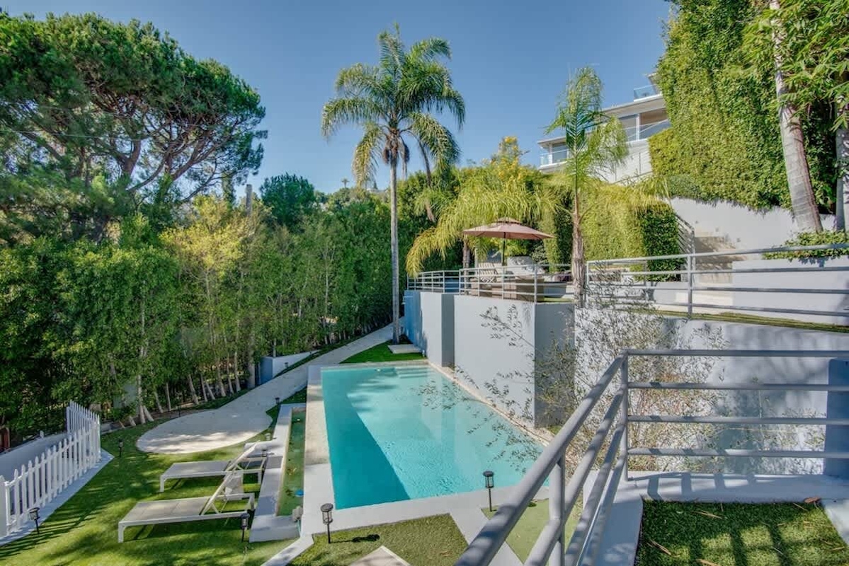 Discover more large groups activities in Mid-Wilshire, Los Angeles