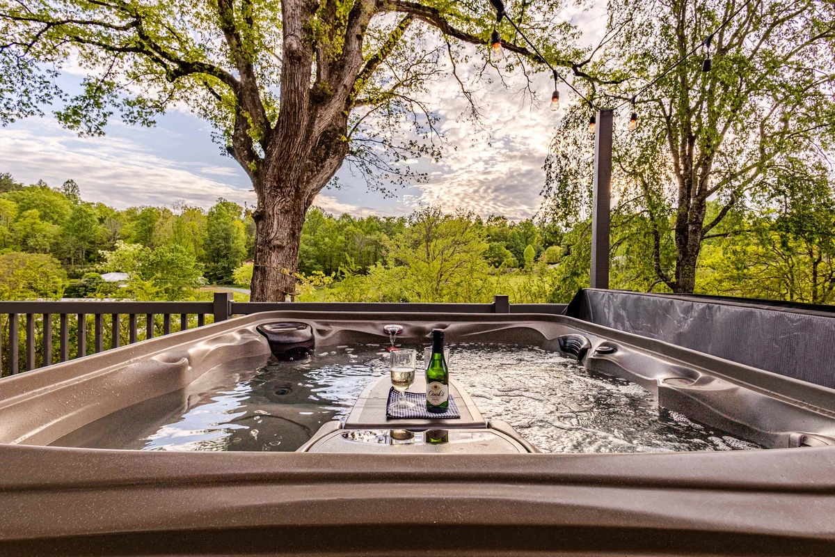 Welcome to relaxing hot tub escapes in Bryson City