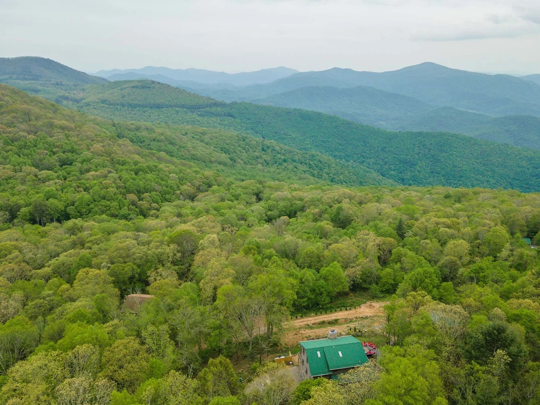 Welcome to your large group retreat in Black Mountain