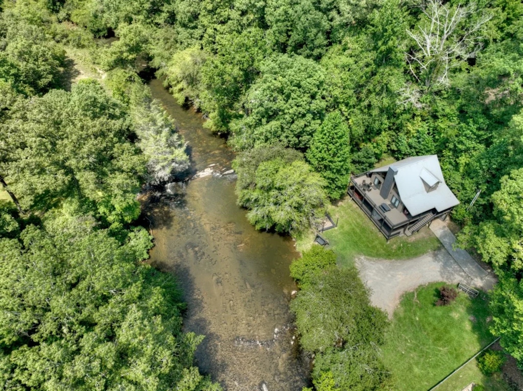 Discover more of McCaysville