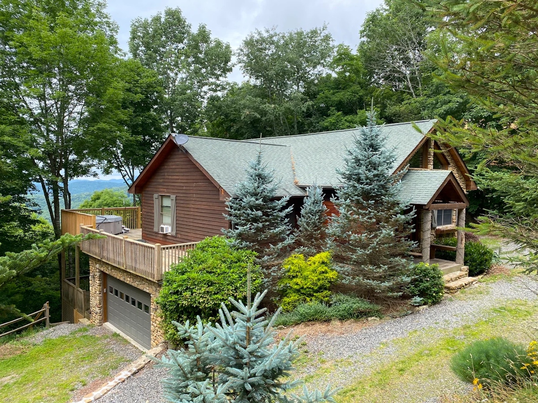 Welcome to relaxing hot tub escapes in Mars Hill