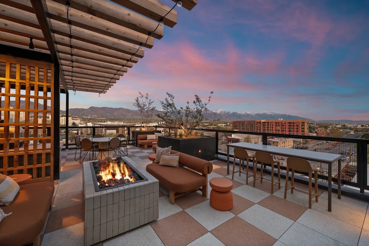 Welcome to relaxing hot tub escapes in Salt Lake City