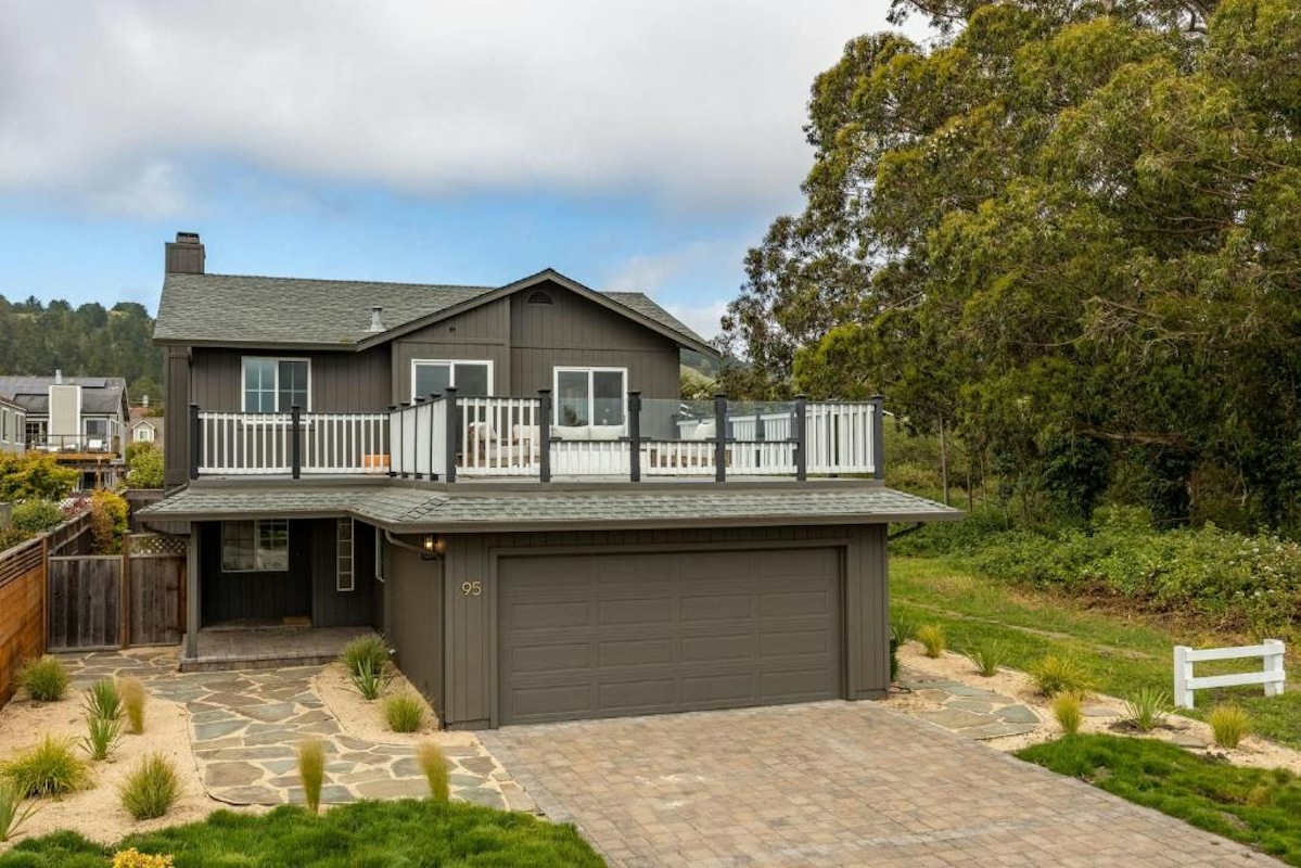 Welcome to pet-friendly Half Moon Bay