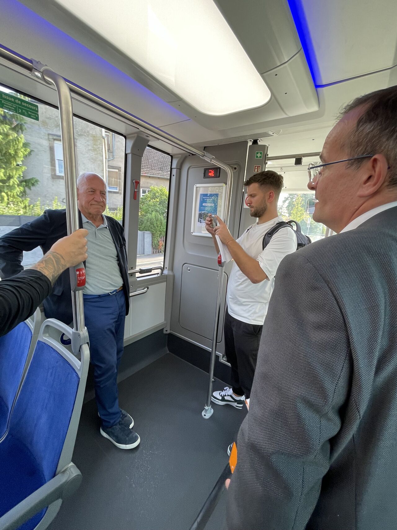 Inauguration du Bluebus avec M.Roland Klein et M. Frédérique Tahon