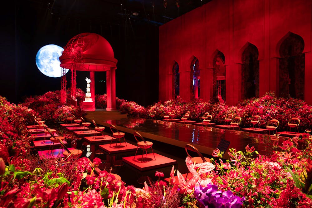 Eentrance with dome and flowers