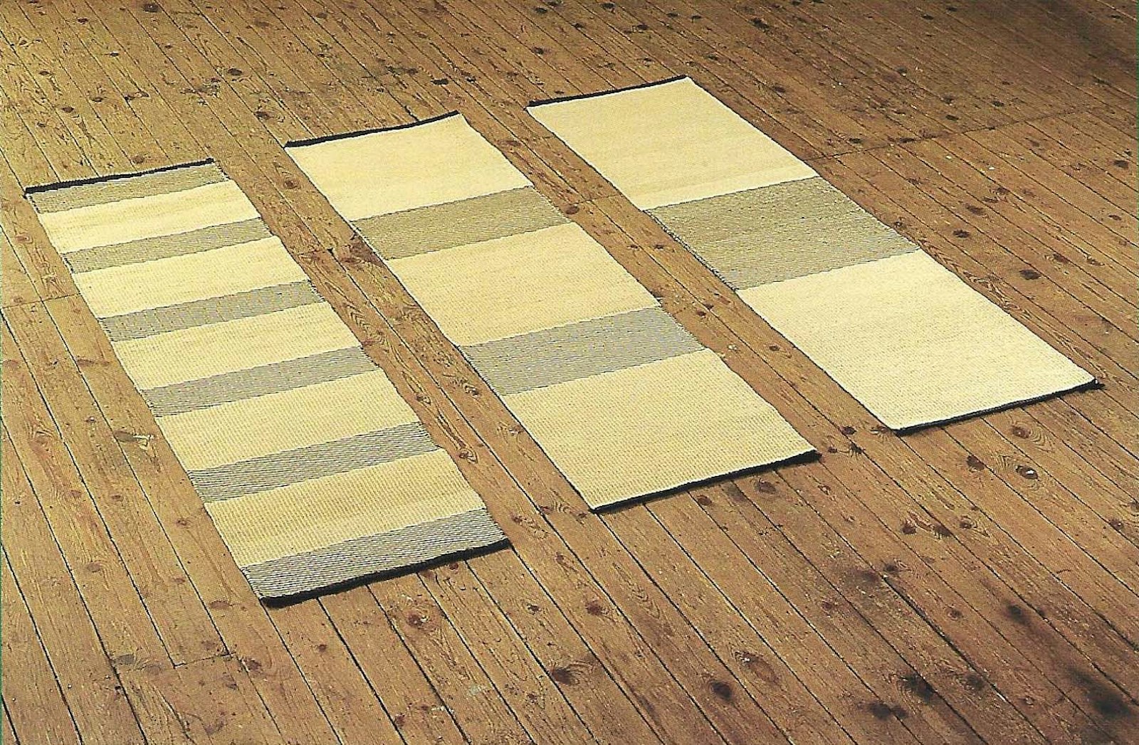 Inizio 1992; linnen and rubber, woven; 240 x 60 cm x 3 mm