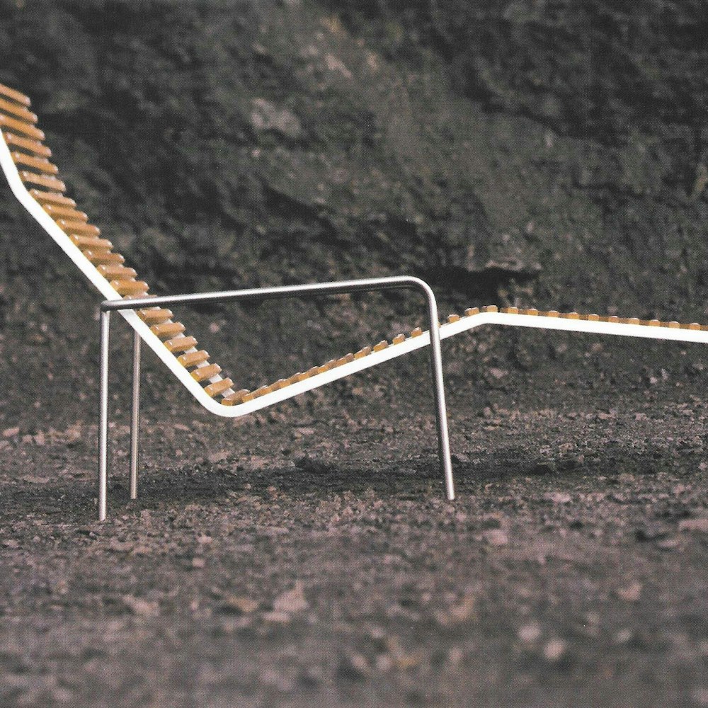 'Extempore', ligstoel (1998); jatobahout, roestvrij staal en aluminium