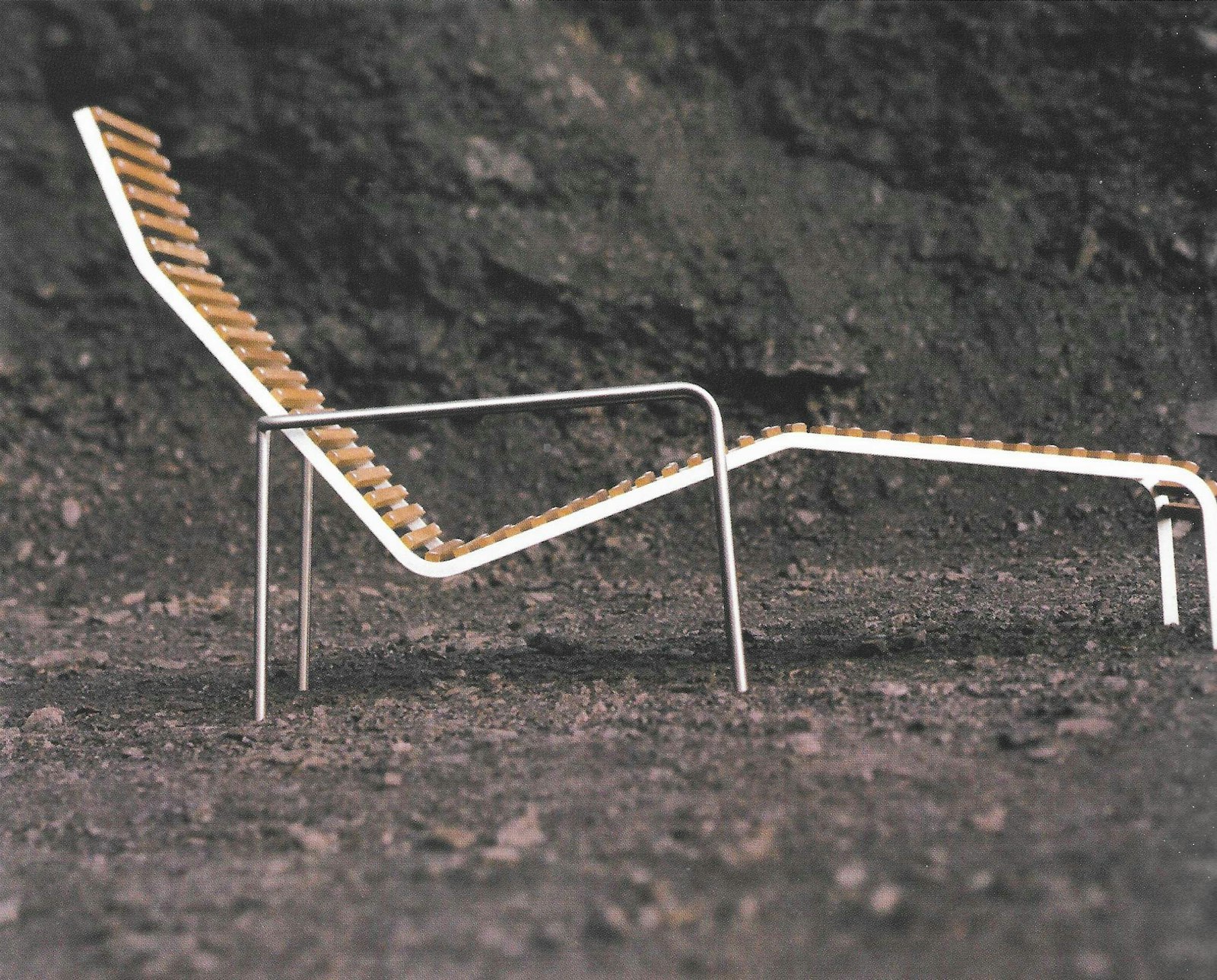 'Extempore', ligstoel (1998); jatobahout, roestvrij staal en aluminium