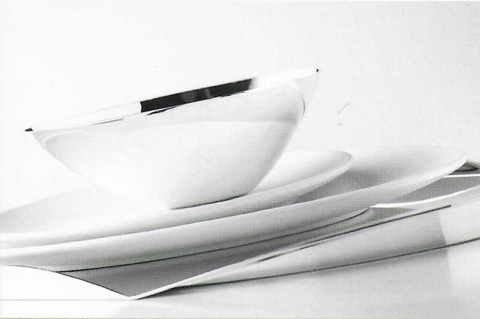 Più, for Duni, prototype service for Business Class [2004]; silver [925] and a lacquered resin, hand-forged and rapid prototyping. version in production: steel and porcelain