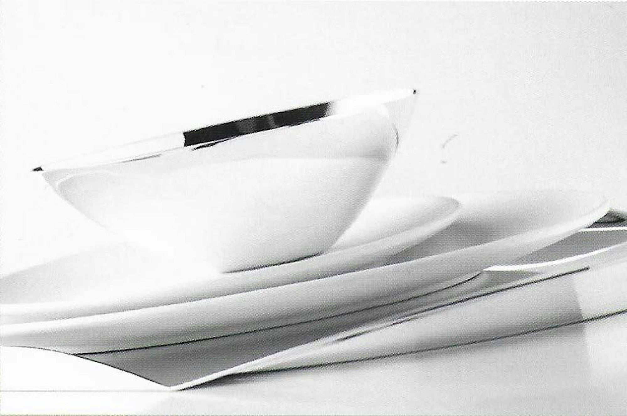 Più, voor Duni, prototype maaltijdservies voor Business Class [2004]; zilver [925] en een gelakt licht gevoelige hars, handgesmeed en rapid prototyping, versie in productie: staal en porselein