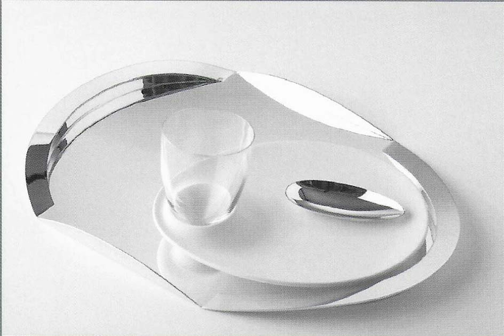 Più, voor Duni, prototype maaltijdservies voor Business Class [2004]; zilver [925] en een gelakt licht gevoelige hars, handgesmeed en rapid prototyping, versie in productie: staal en porselein