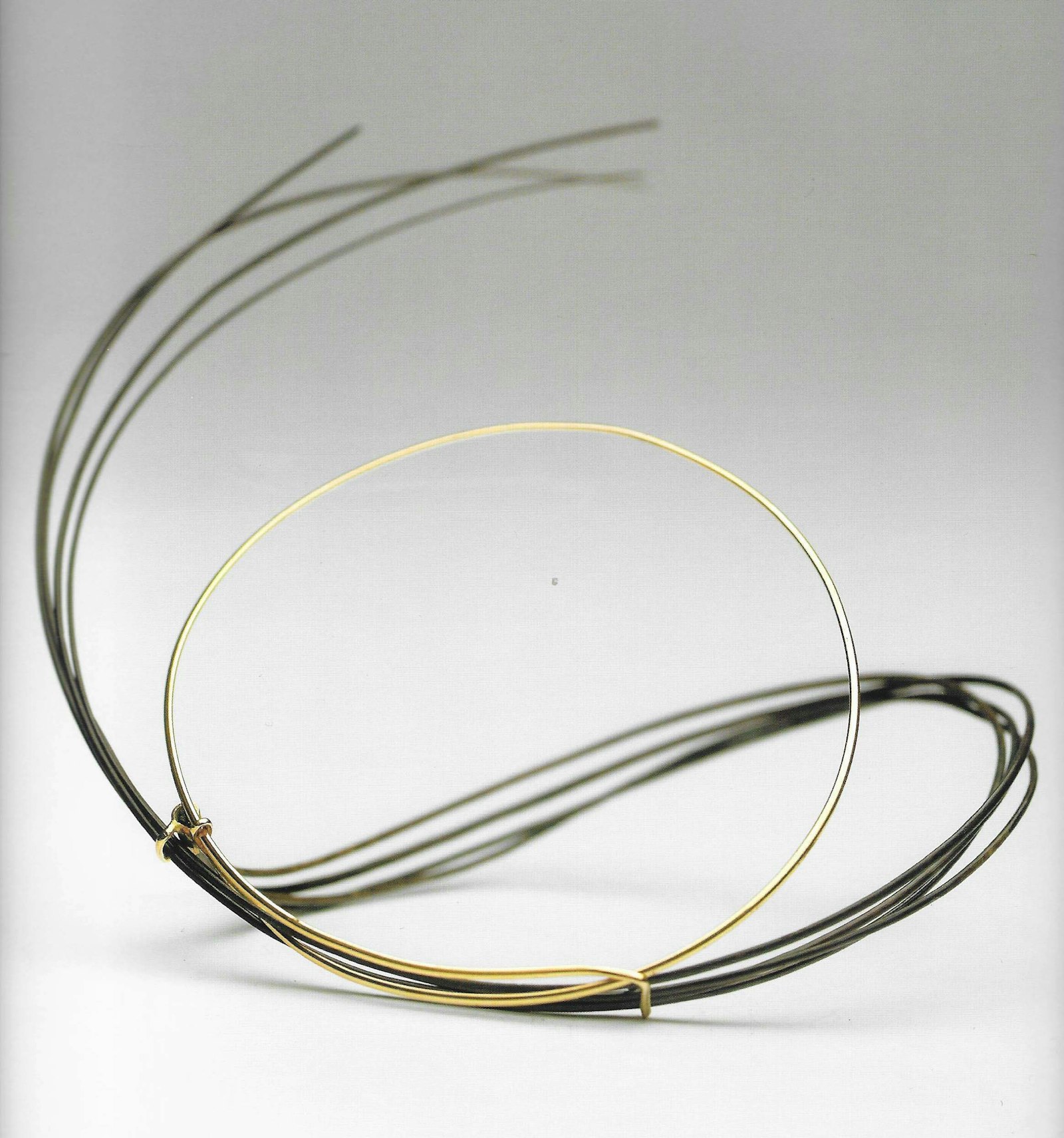 Bracelet, 1983, gold and elephant hair