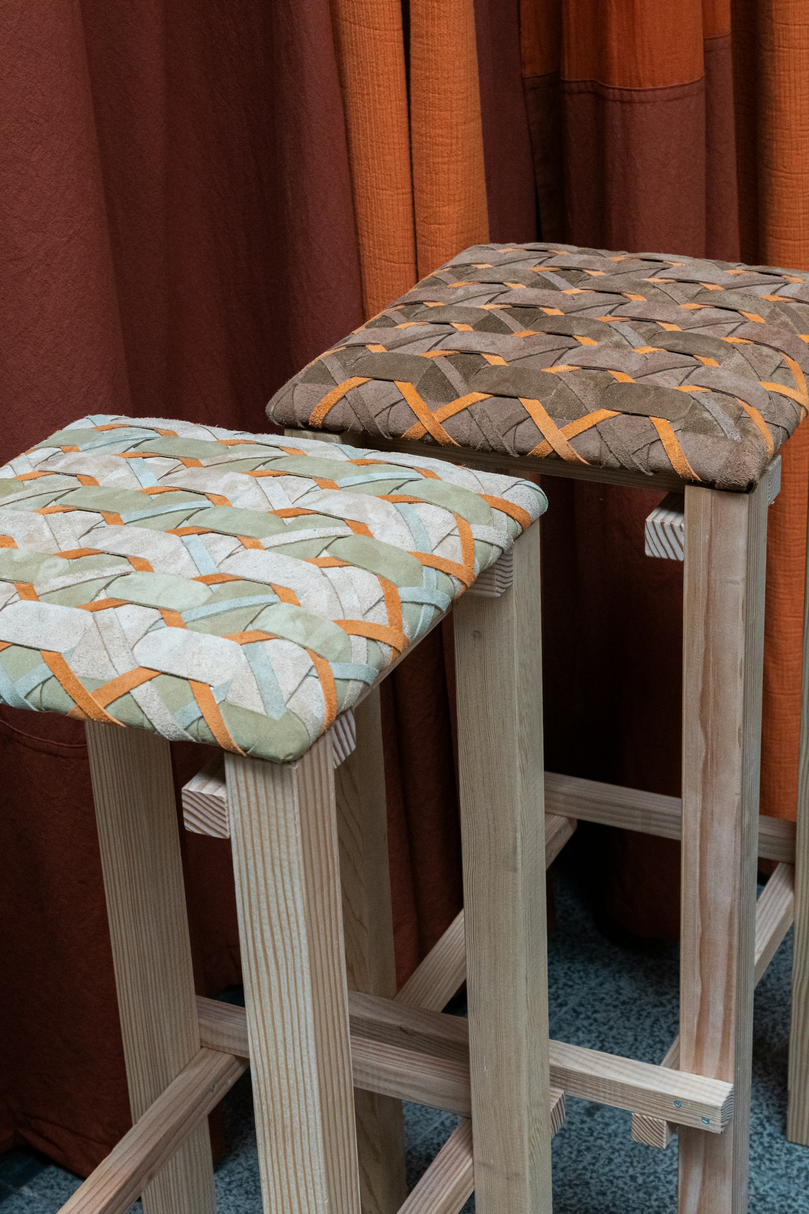 Materialisme met Emotie - Stool by Veerle Tytgat © Krysztoff Dorion