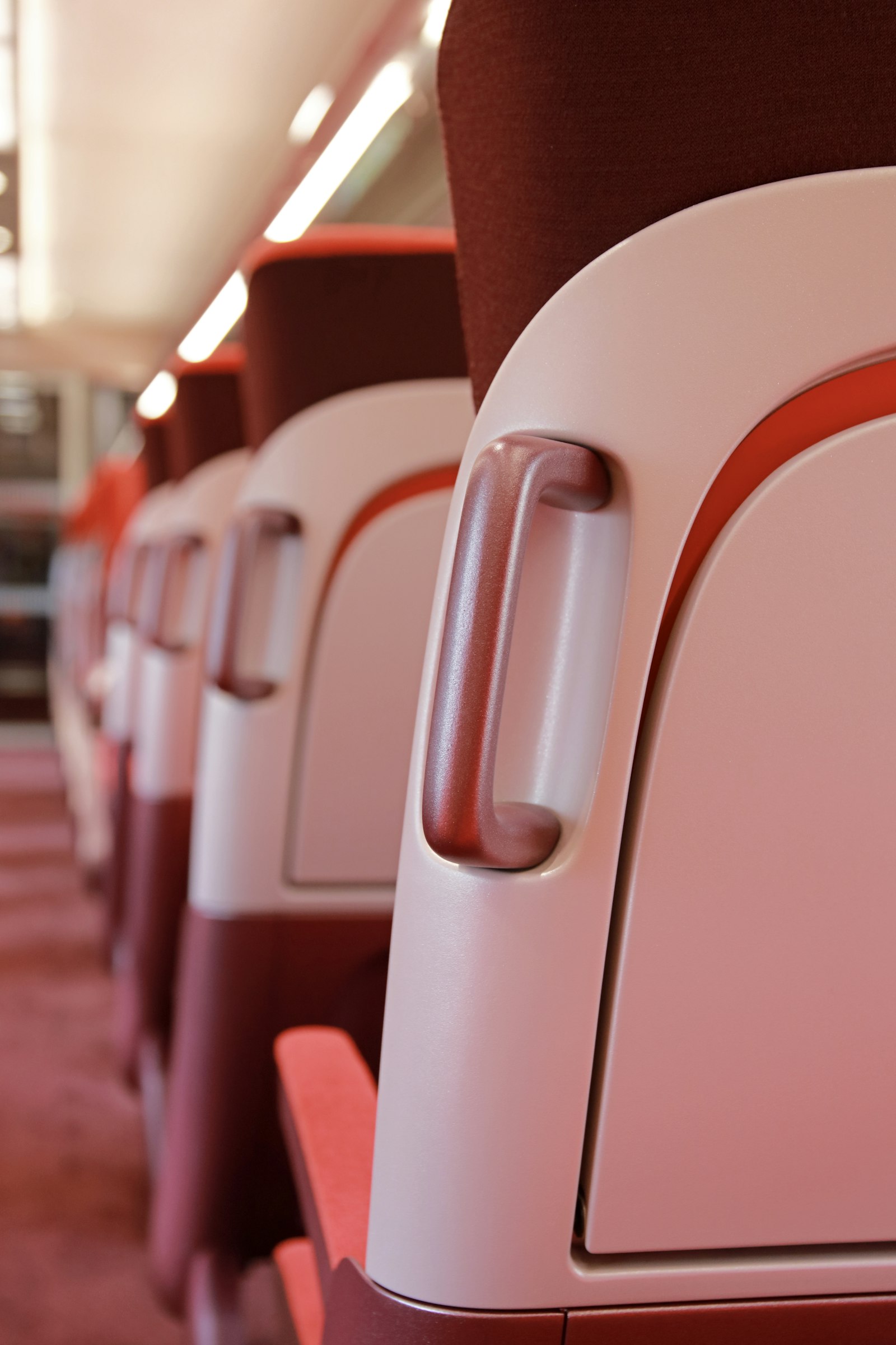 Interior renovation Thalys Ruby © Maxime Dufour