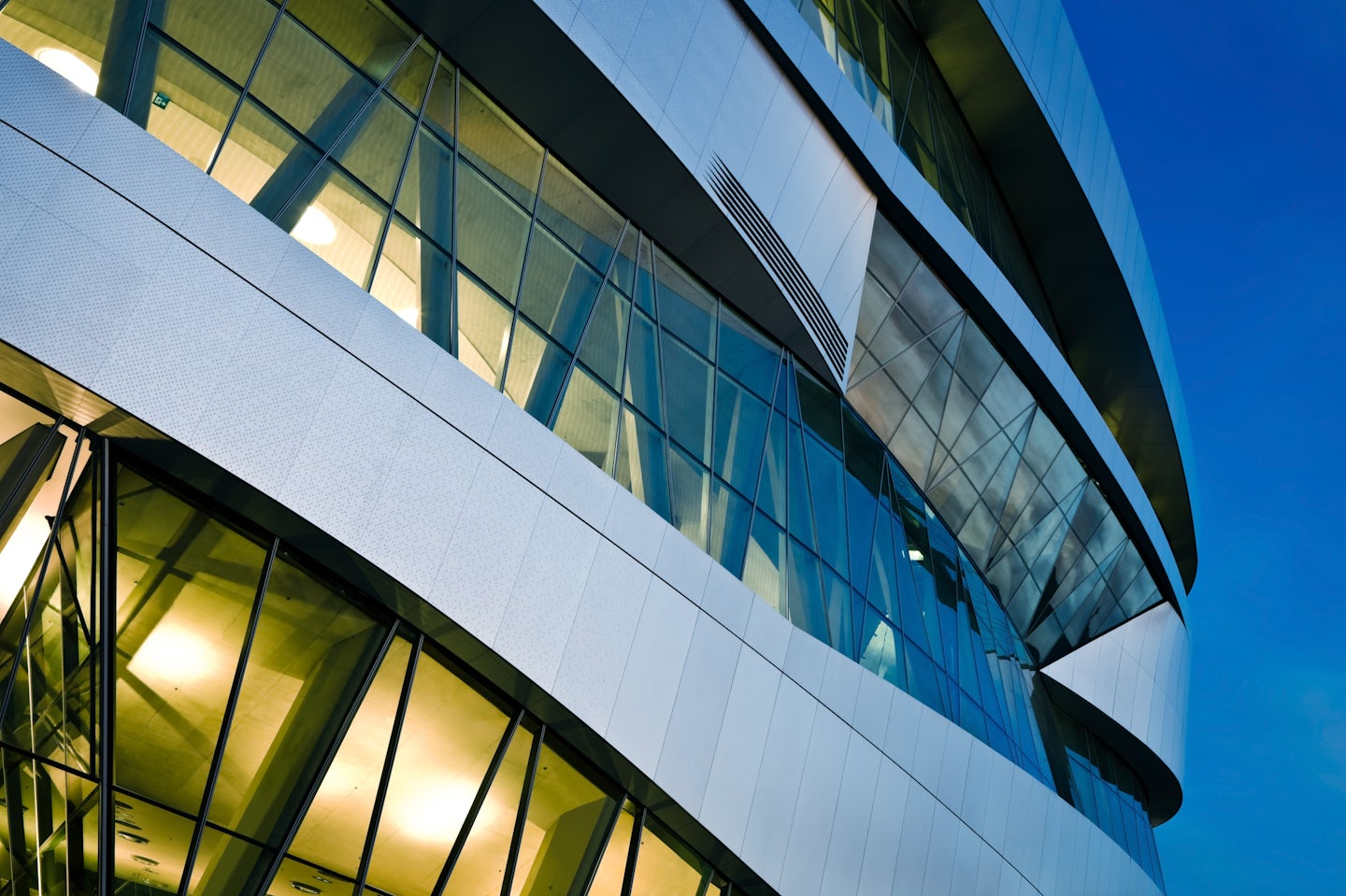 Neuman Aluminium Homepage- Neuman Aluminium