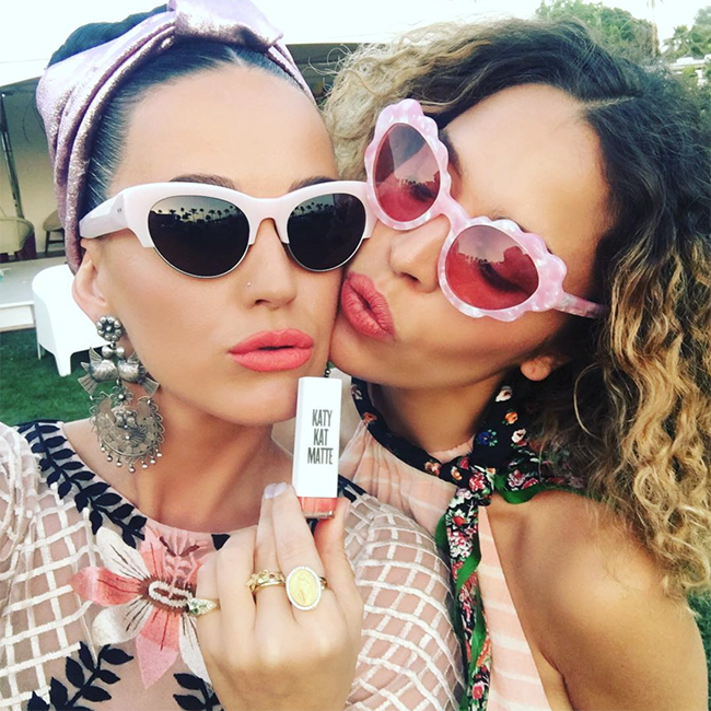 Katy Perry también ha lanzado su línea de maquillaje Katy Perry también ha lanzado su línea de maquillaje
