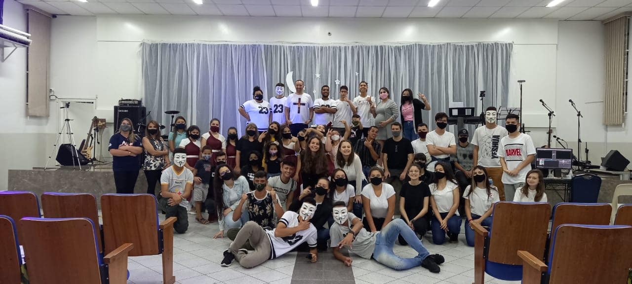 Jovens na igreja