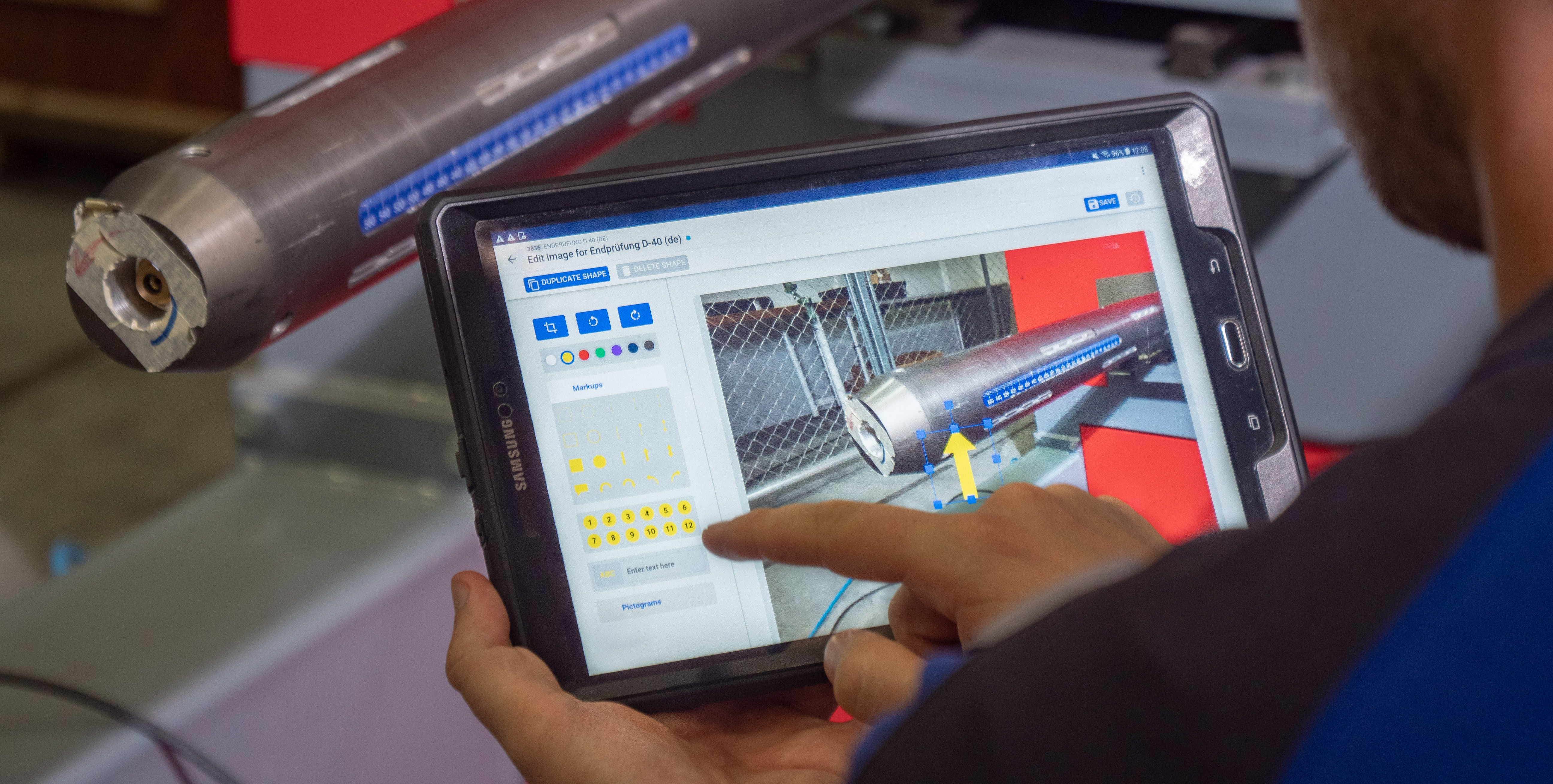 Quality Inspection through worker with tablet