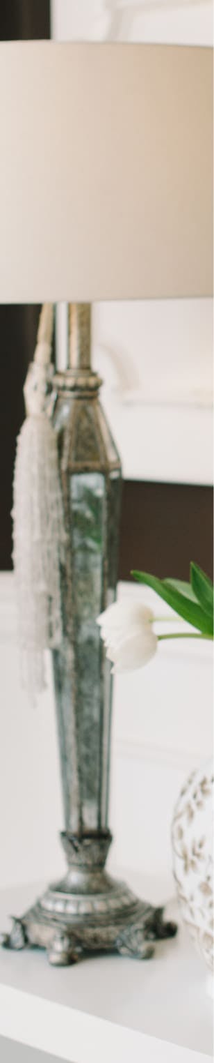 zoomed up image of table lamp