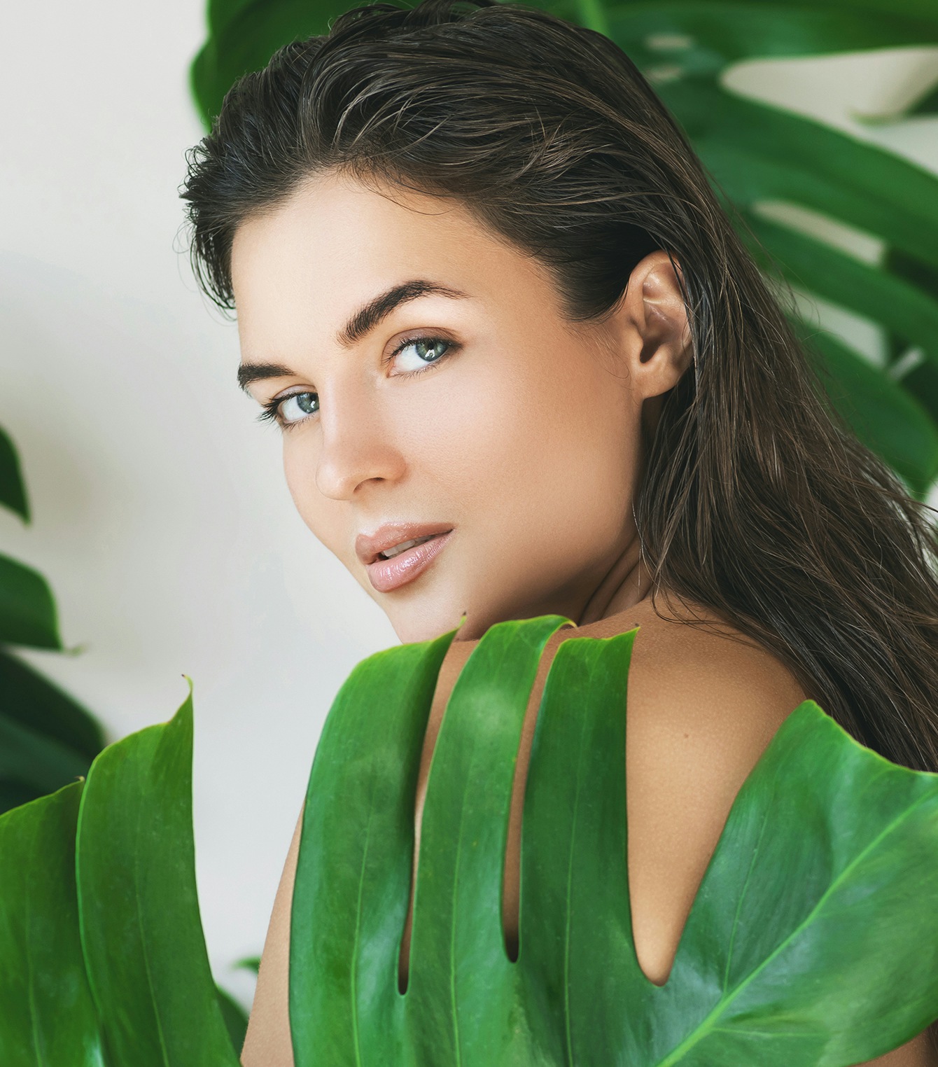 dysport recipient among tropical leaves