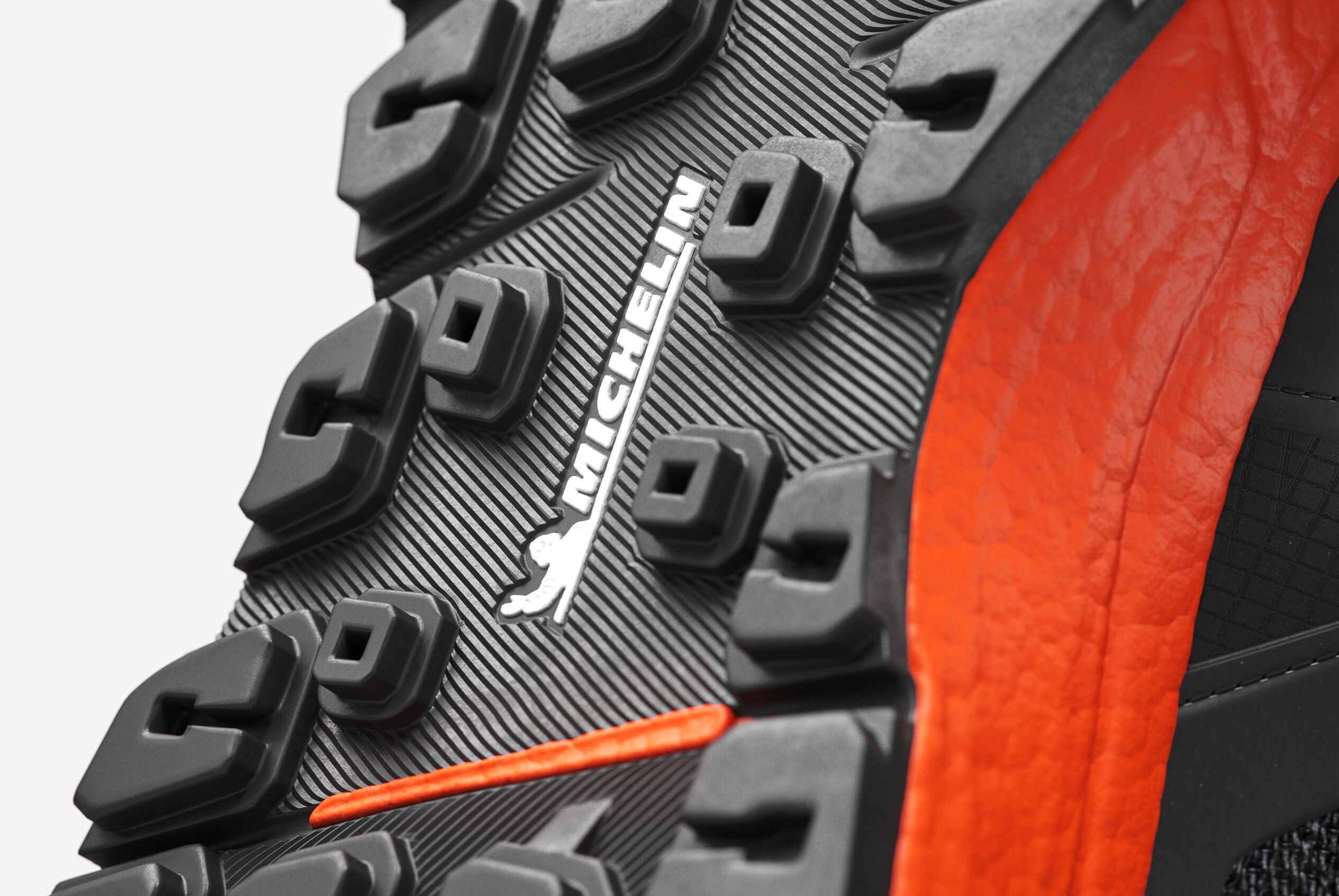 ★貴重★ everready / reinheitsgebot Chanel Releases Thigh High Rain Boot in 2 Colors | Hypebae