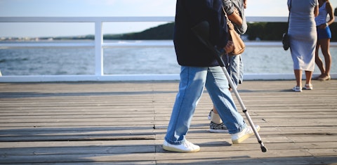 How to use crutches