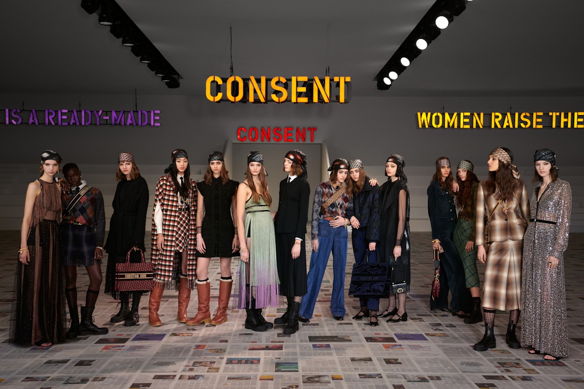 Dior Revisits Feminism With A Unique Take For Fall 2020 | L'Officiel Singapore Dior Revisits Feminism With A Unique Take For Fall 2020 | L'Officiel Singapore