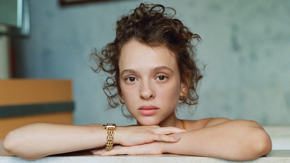 Shira Haas of 'Unorthodox' on Rising to Fame During a Lockdown | L'Officiel USA