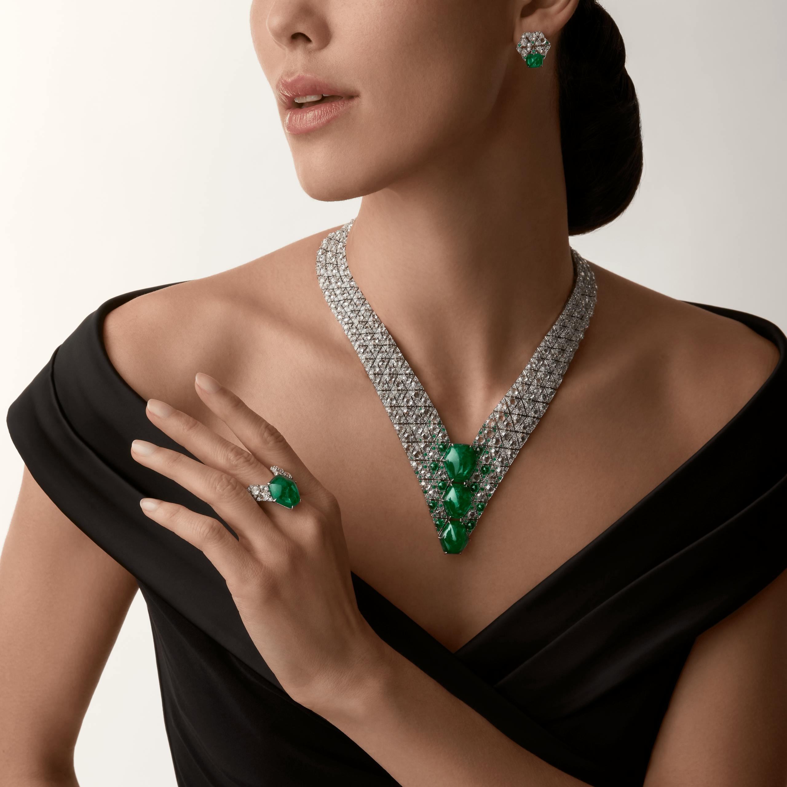 Cartier spotlight hotsell necklace price