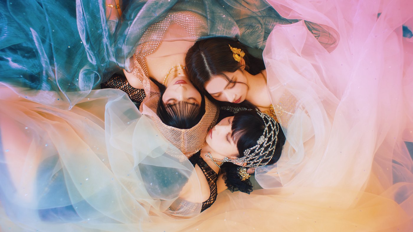 TWICE's Sub-Unit, MiSaMo are Works of Art in Their Latest MV, 