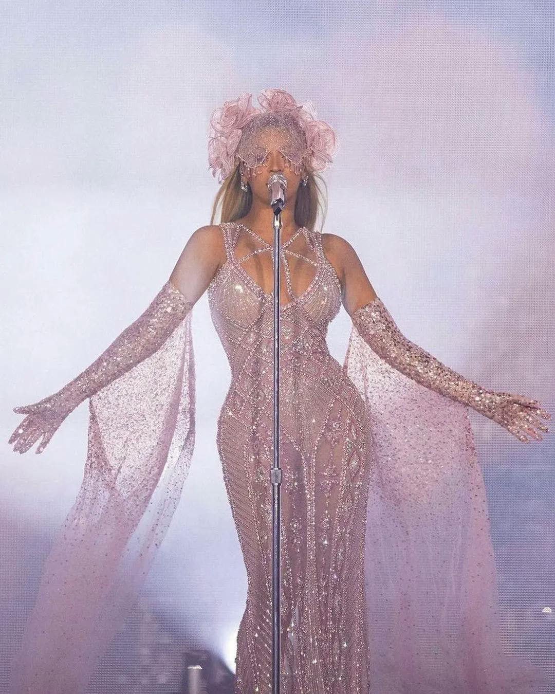 At the Renaissance Tour in D.C., Who's Best Dressed: Beyoncé or Her Fans?