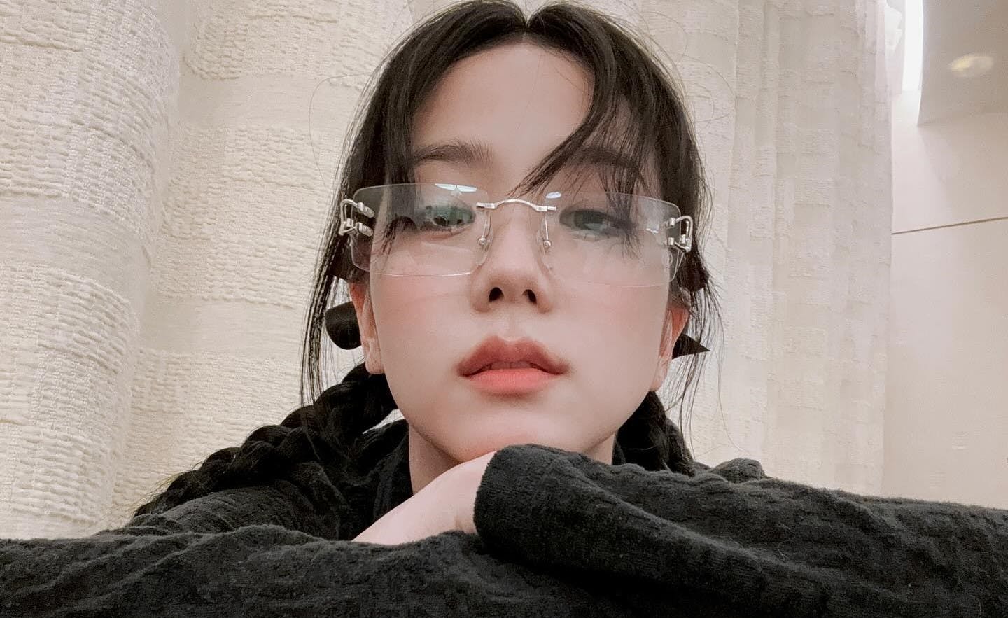 Are Rimless Glasses in Fashion: A Modern Style Statement