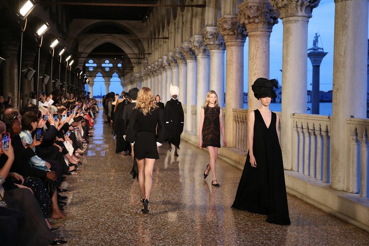Earthy Opulence: The Best Looks From Max Mara's Resort 2025 Show in Venice