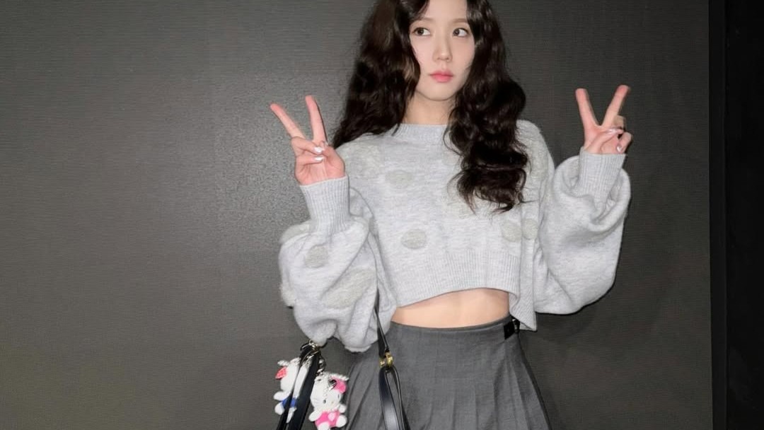 BLACKPINKのJISOO着用♪Dior D-Journey バッグ スモール Step into the New Season with Dior's D-Journey Bag