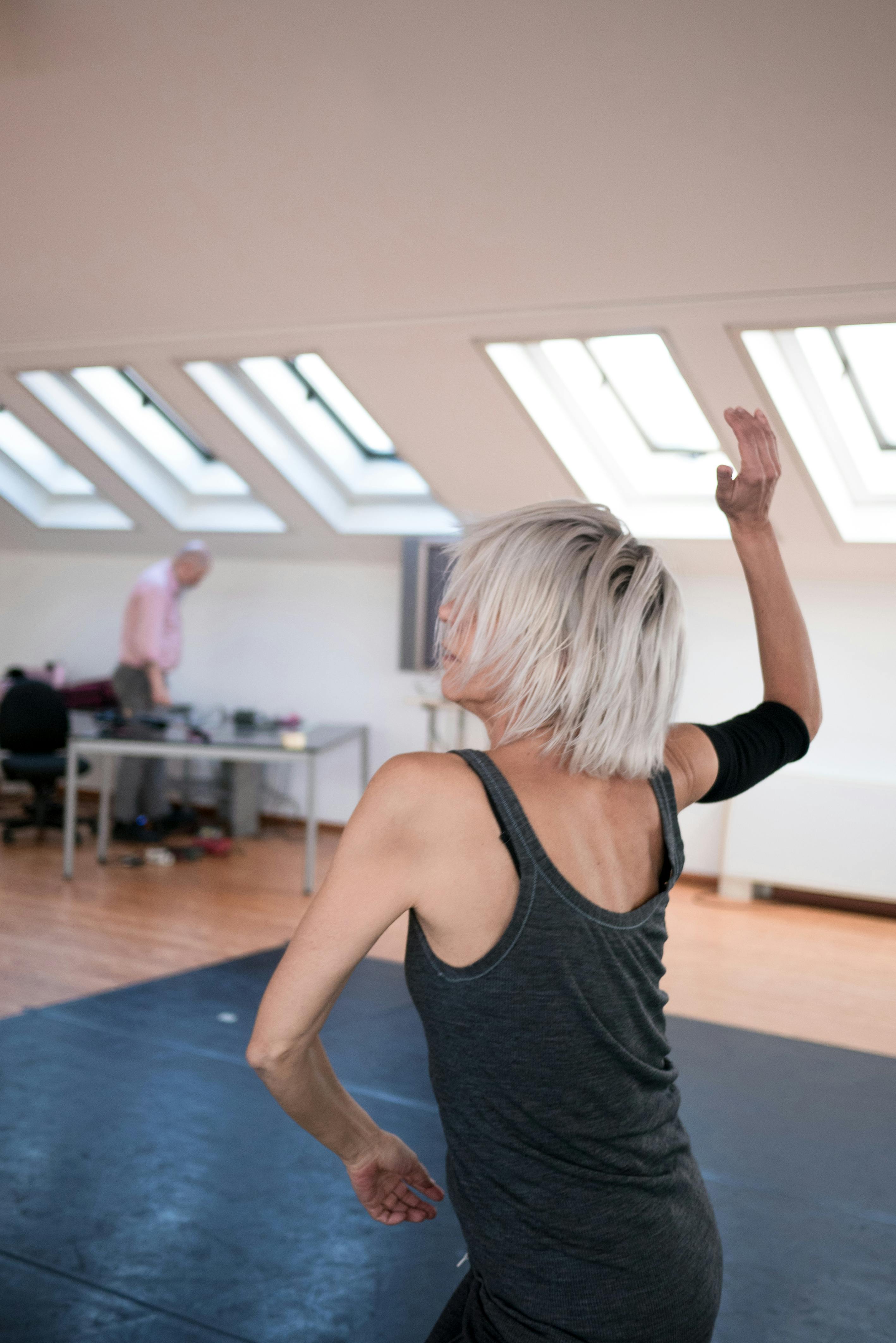 Paola Bianchi rehearsing in the Studio. Behind her the musician and composer who works with her.