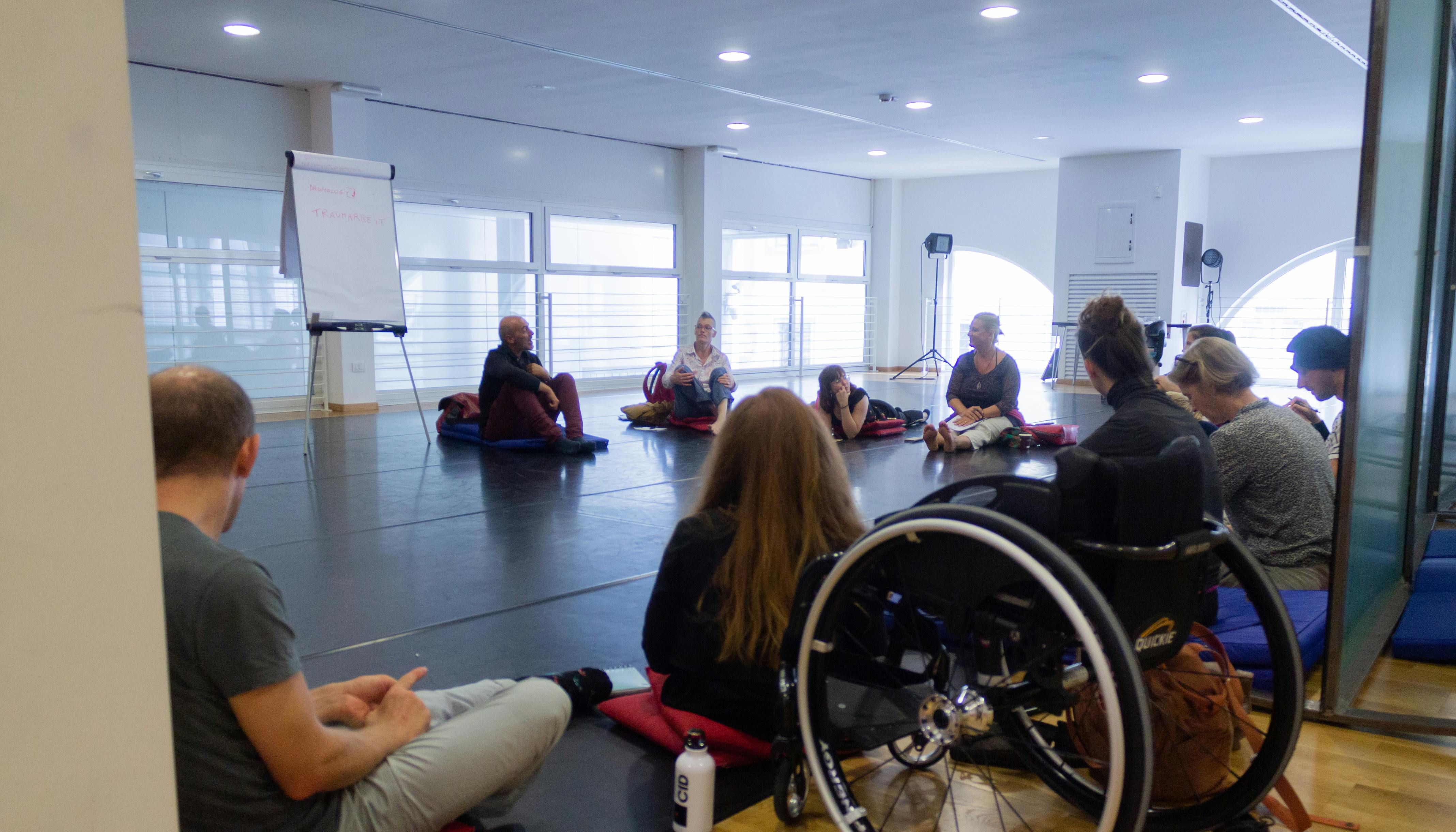 Dancers with and without disabilities during a workshop in the dance studios of Oriente Occidente Studio.