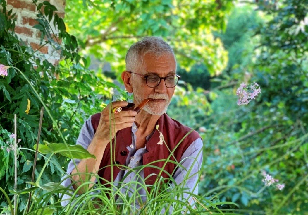 Fabrice Olivier Dubosc with a pipe in his mouth in nature