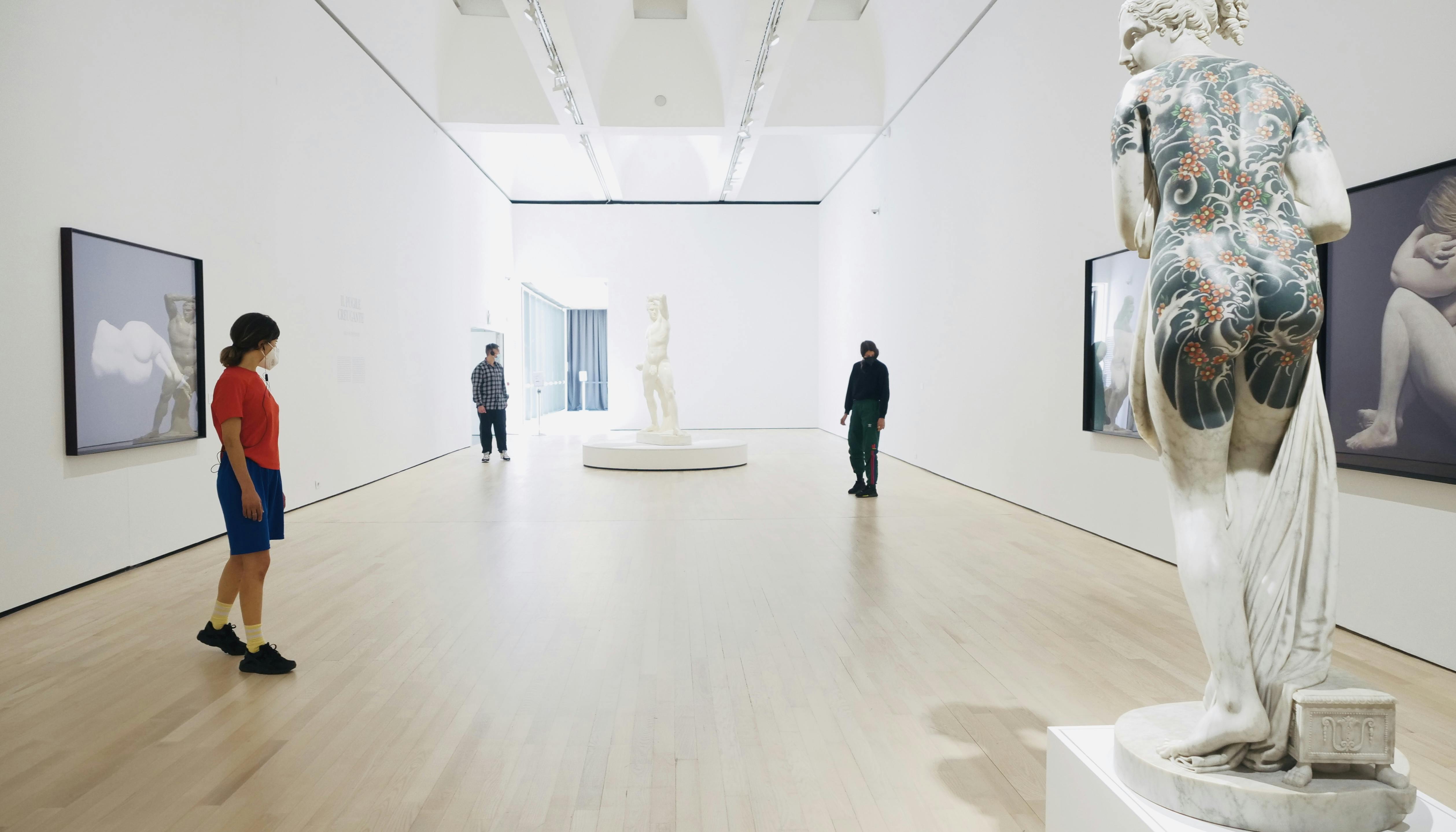 In a room of the Mart, the two interpreters of the project and Pablo observe the space