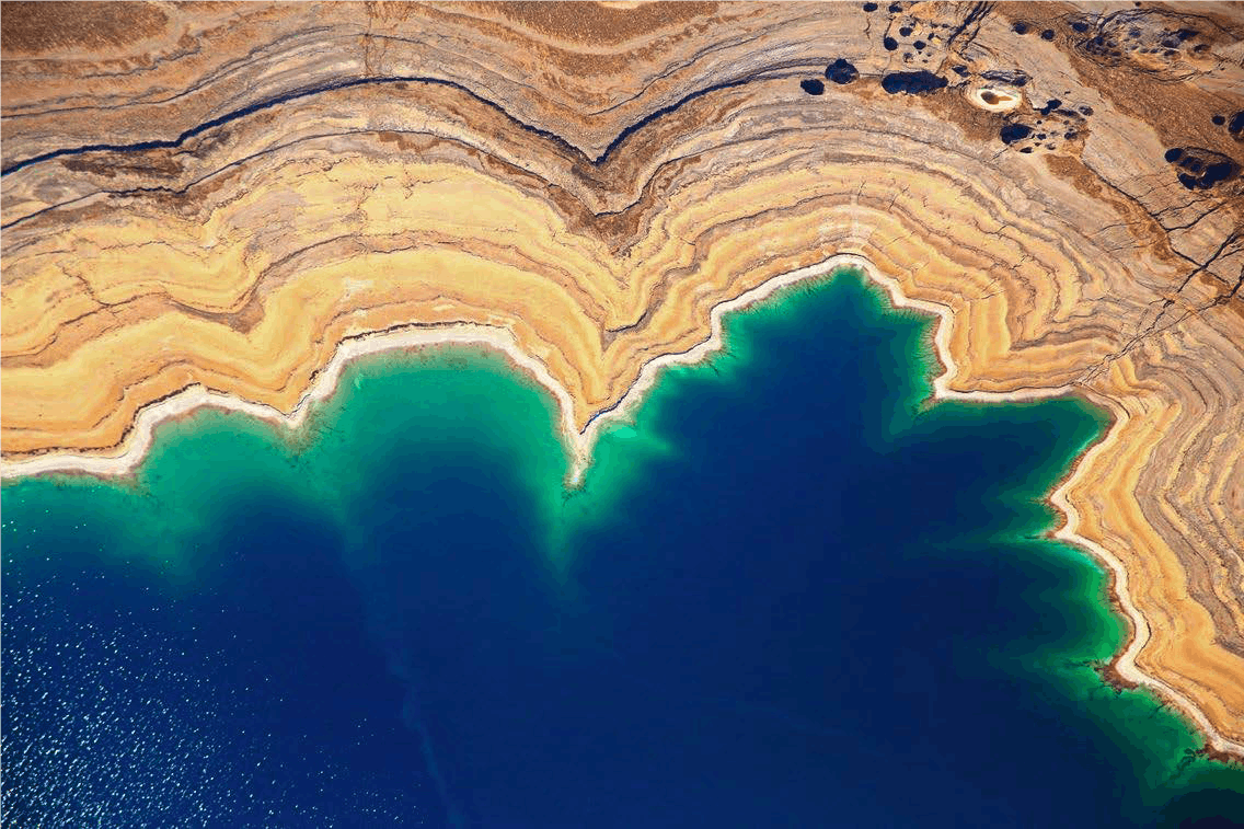 Immagine dall'altro di una costa arida