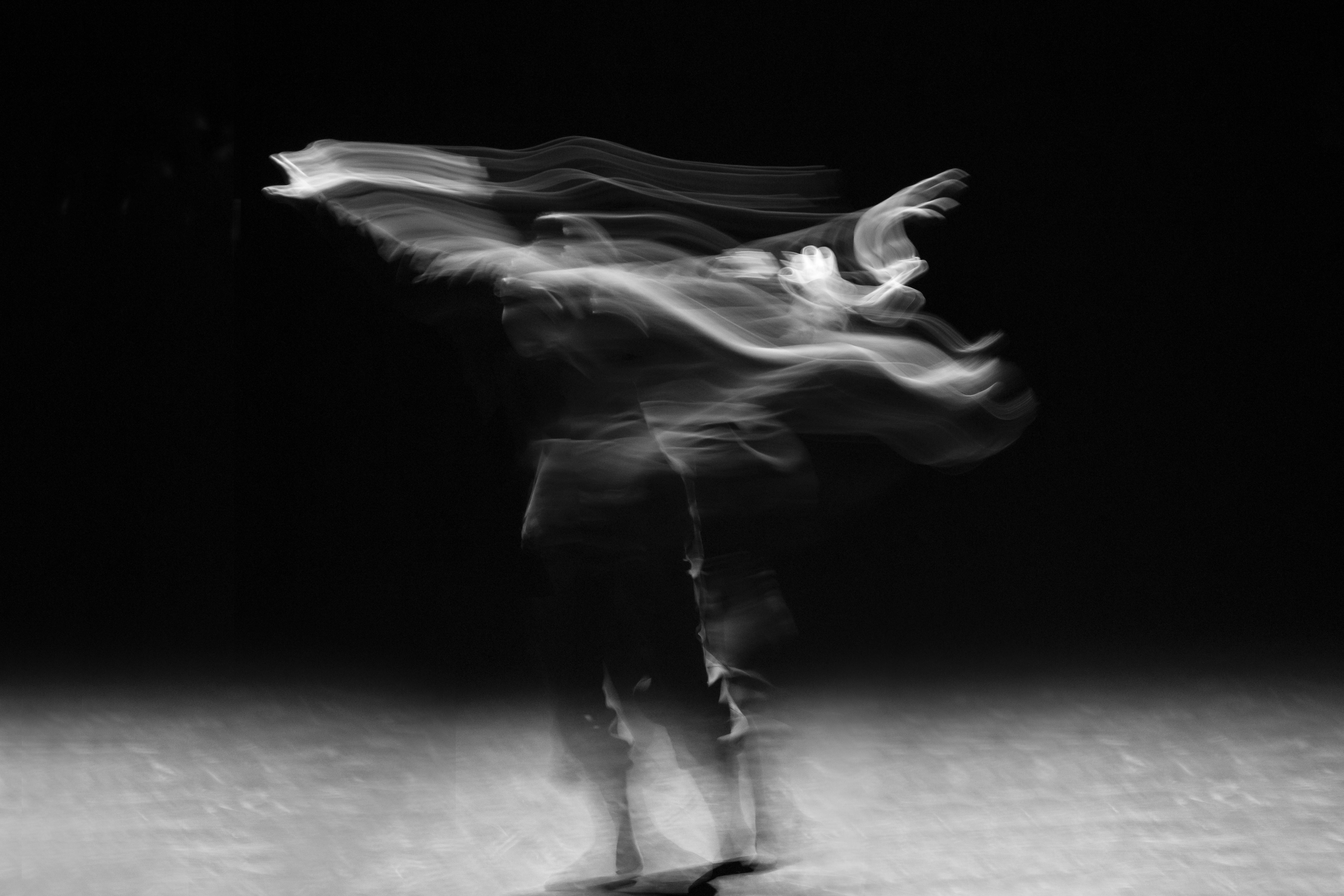 Photo with black-and-white motion effect
